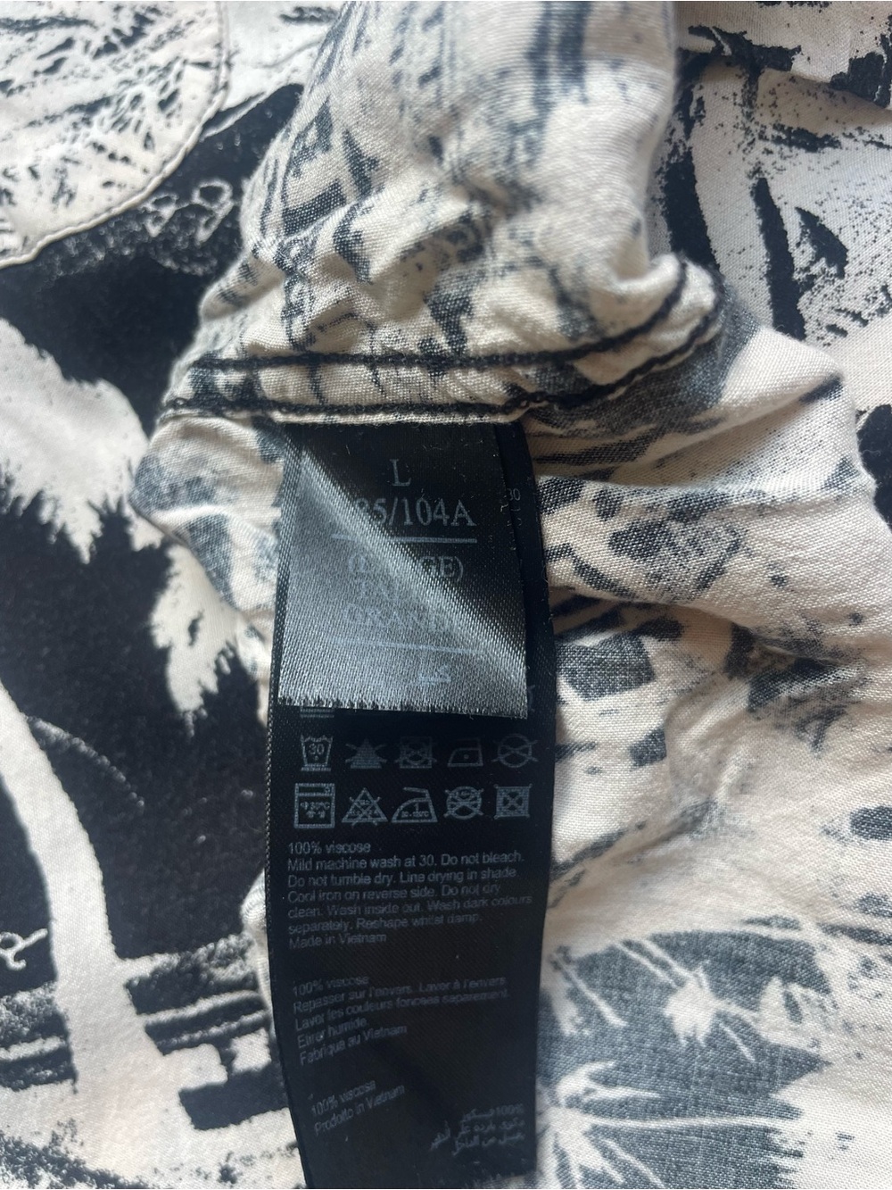 AllSaints Hawaiian Print Button Up Shirt Black Cream Size L - Picture 8 of 10